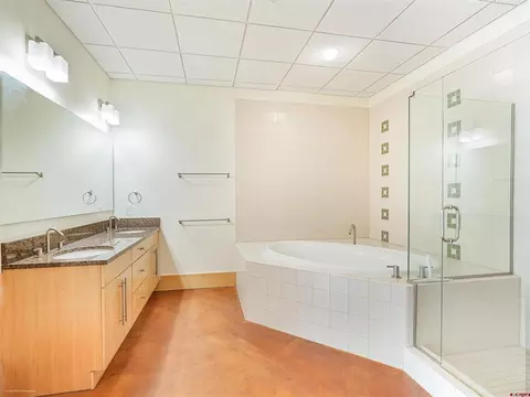 Bath - 555 Rivergate Ln #B2-139, Durango, CO 81301 photo 2 of 5