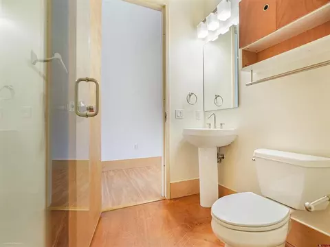 Bath - 555 Rivergate Ln #B2-139, Durango, CO 81301 photo 4 of 5