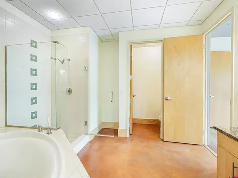 Bath - 555 Rivergate Ln #B2-139, Durango, CO 81301 photo 1 of 5