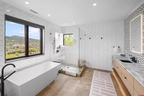 Bath - 239 Rock Point Dr #B, Durango, CO 81301 photo 1 of 7