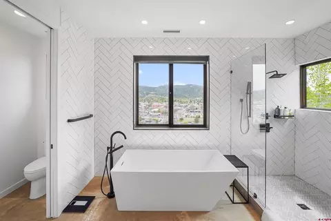 Bath - 239 Rock Point Dr #B, Durango, CO 81301 photo 3 of 7