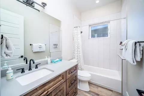 Bath - 76 Tacoma Dr, Durango, CO 81301 photo 2 of 3