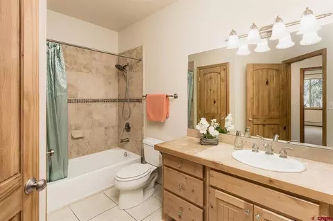 Bath - 554 Oak Dr, Durango, CO 81301 photo 3 of 4