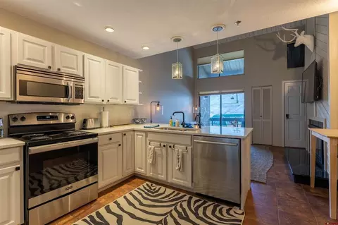 Kitchen - 12 Snowmass Rd #414, Crested Butte, CO 81225 photo 3 of 4