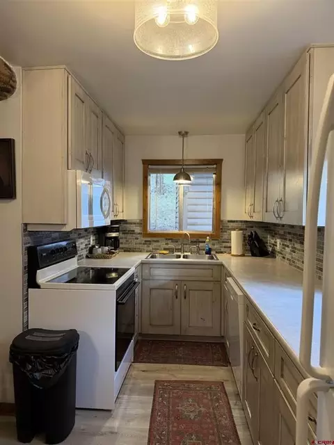 Kitchen - 506 River St, Pitkin, CO 81241 photo 2 of 3