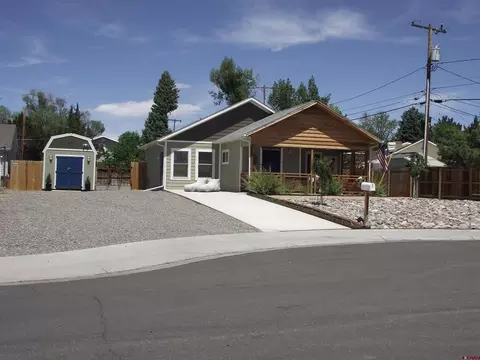937 S 10th St, Montrose, CO 81401
