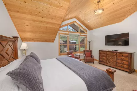 Bedroom - 9 Hunter Hill Rd #401, Crested Butte, CO 81225 photo 3 of 10