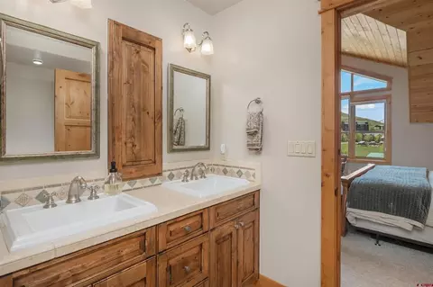 Bath - 9 Hunter Hill Rd #401, Crested Butte, CO 81225 photo 1 of 7