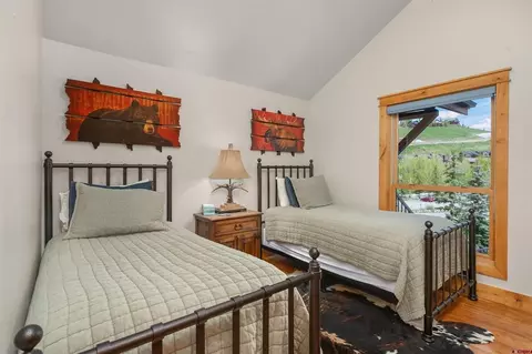 Bedroom - 9 Hunter Hill Rd #401, Crested Butte, CO 81225 photo 6 of 10