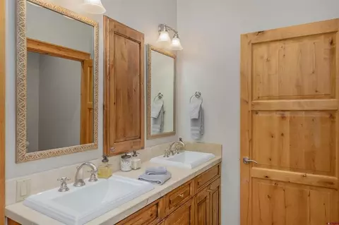 Bath - 9 Hunter Hill Rd #401, Crested Butte, CO 81225 photo 5 of 7