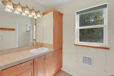 Bath - 27 Miller Dr, Durango, CO 81301 photo 3 of 4