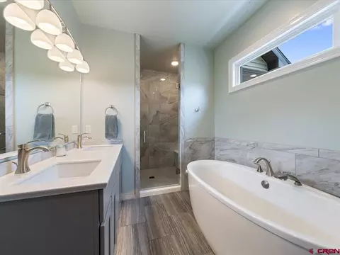 Bath - 2017 Constitution Loop, Montrose, CO 81401 photo 1 of 4