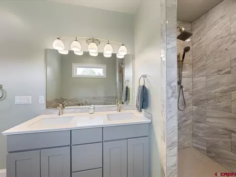 Bath - 2017 Constitution Loop, Montrose, CO 81401 photo 2 of 4