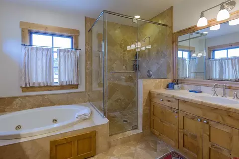 Bath - 14 Hunter Hill Rd #C-102, Crested Butte, CO 81225 photo 2 of 8