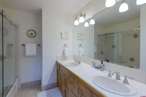 Bath - 14 Hunter Hill Rd #C-102, Crested Butte, CO 81225 photo 3 of 8
