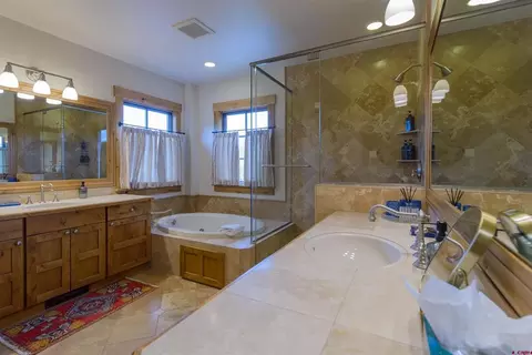 Bath - 14 Hunter Hill Rd #C-102, Crested Butte, CO 81225 photo 1 of 8