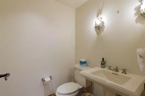 Bath - 14 Hunter Hill Rd #C-102, Crested Butte, CO 81225 photo 8 of 8