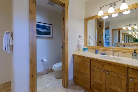 Bath - 14 Hunter Hill Rd #C-102, Crested Butte, CO 81225 photo 7 of 8