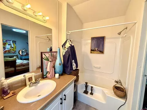 Bath - 3 Palomino Dr, Durango, CO 81301 photo 2 of 7