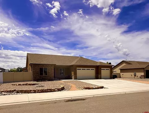 1526 Hickory Dr, Montrose, CO 81401
