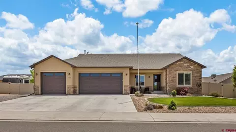 1516 Hickory Dr, Montrose, CO 81401