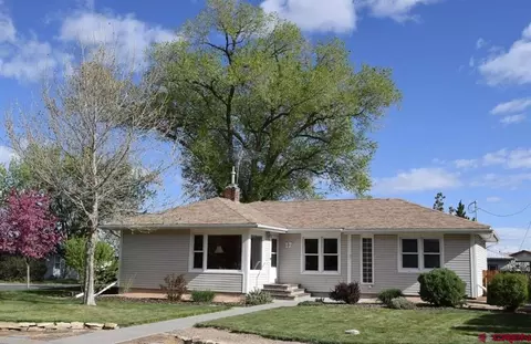 17 Spruce Dr, Montrose, CO 81401