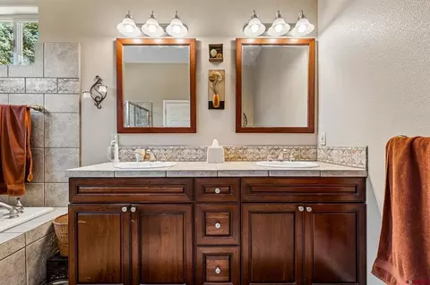 Bath - 40 Peach Tree Pl, Durango, CO 81301 photo 1 of 4