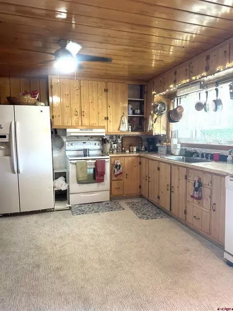 Kitchen - 511 Chipeta Rd, Montrose, CO 81403 photo 1 of 2