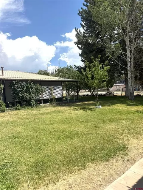 Exterior - 511 Chipeta Rd, Montrose, CO 81403 photo 4 of 8