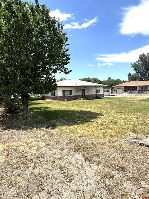 Exterior - 511 Chipeta Rd, Montrose, CO 81403 photo 6 of 8