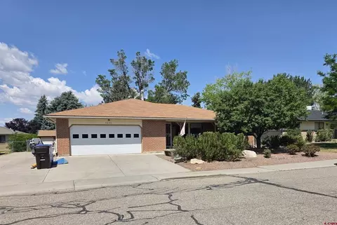 1630 Manchester Dr, Montrose, CO 81401