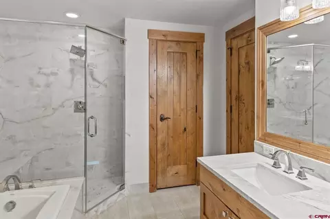Bath - 14 Hunter Hill Rd #C203, Crested Butte, CO 81225 photo 1 of 3
