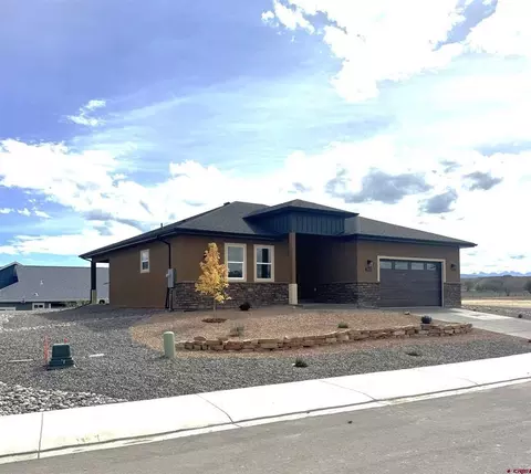 3819 Chestnut Dr, Montrose, CO 81401