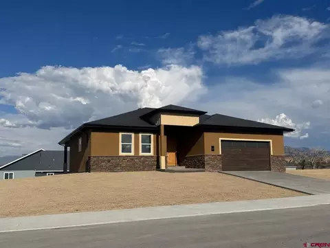 3819 Chestnut Dr, Montrose, CO 81401