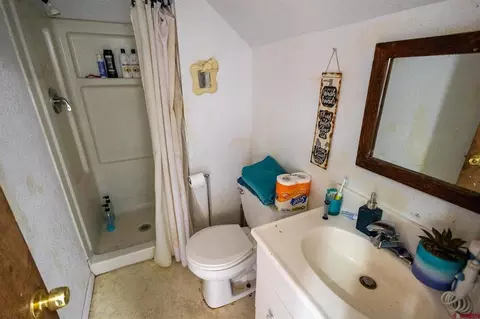 Bath - 770 NW Cedar Ave, Cedaredge, CO 81413 photo 2 of 3