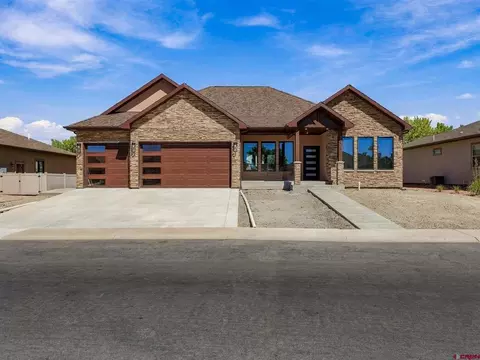 2325 Stone Bridge Dr, Montrose, CO 81401