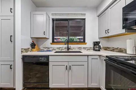 Kitchen - 551 Animas View Dr #4, Durango, CO 81301 photo 4 of 7