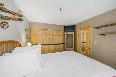 Bedroom - 11 Emmons Rd #327, Crested Butte, CO 81225 photo 4 of 6