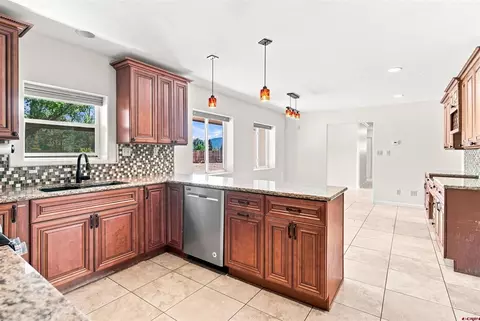 Kitchen - 106 Grass Roots Rd, Durango, CO 81301 photo 3 of 5