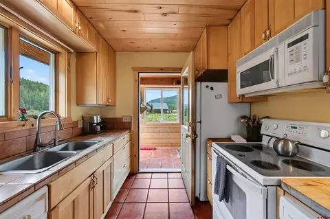 Kitchen - 300 Quartz Ln, Pitkin, CO 81241 photo 2 of 3