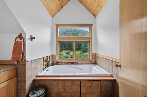 Bath - 300 Quartz Ln, Pitkin, CO 81241 photo 3 of 3
