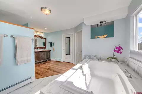 Bath - 927 Crown Ct, Fruita, CO 81521 photo 5 of 7