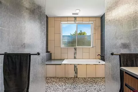 Bath - 2180 Crestview Dr, Durango, CO 81301 photo 5 of 8
