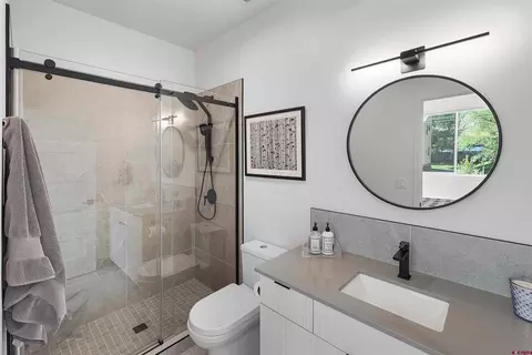 Bath - 176 E 33rd St #602, Durango, CO 81301 photo 3 of 3