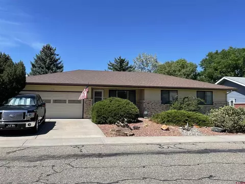 1708 Manchester Dr, Montrose, CO 81401