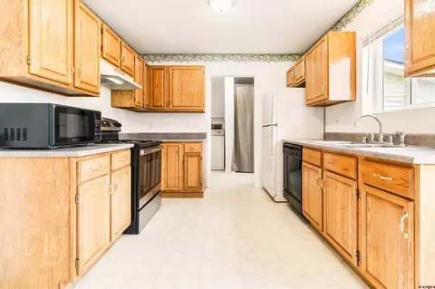 Kitchen - 229 Jenkins Ranch Rd #D, Durango, CO 81301 photo 3 of 5