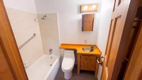 Bath - 29018 Highway 160, Durango, CO 81303 photo 1 of 1