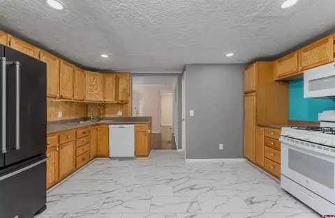 Kitchen - 83 Holly Hock Trl, Durango, CO 81303 photo 4 of 4