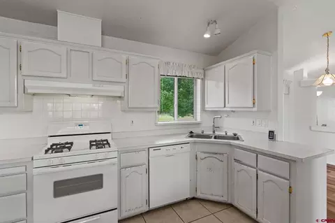 Kitchen - 279 Valle Dr, Durango, CO 81303 photo 3 of 4
