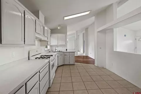Kitchen - 279 Valle Dr, Durango, CO 81303 photo 4 of 4